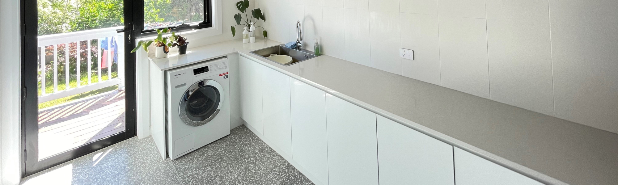 Laundries serve a purpose and should be functional, however Yarra Valley based custom cabinet maker, Dodge Cabinets, will ensure your laundry also looks fabulous. This laundry features Polytec Polar White Sheen laminate complimented by Tasmanian Oak open box shelving and WK Quantum Quartz stone benchtops.